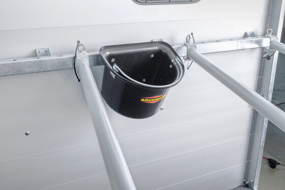 Böckmann Mehrwerte Pferdeanhänger Traveller - Gut erreichbares Futter