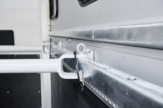 Böckmann Mehrwerte Pferdeanhänger Traveller - Stabile Trennwand-Konstruktion