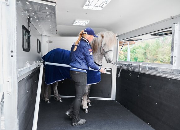 Böckmann Mehrwerte Pferdeanhänger Traveller - Komfortables Be- und Entladen